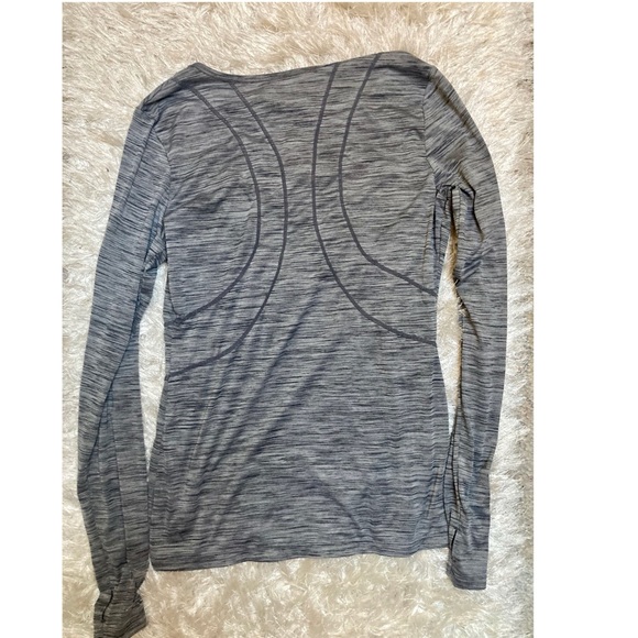 REEBOK Athletic Top - Picture 8 of 9